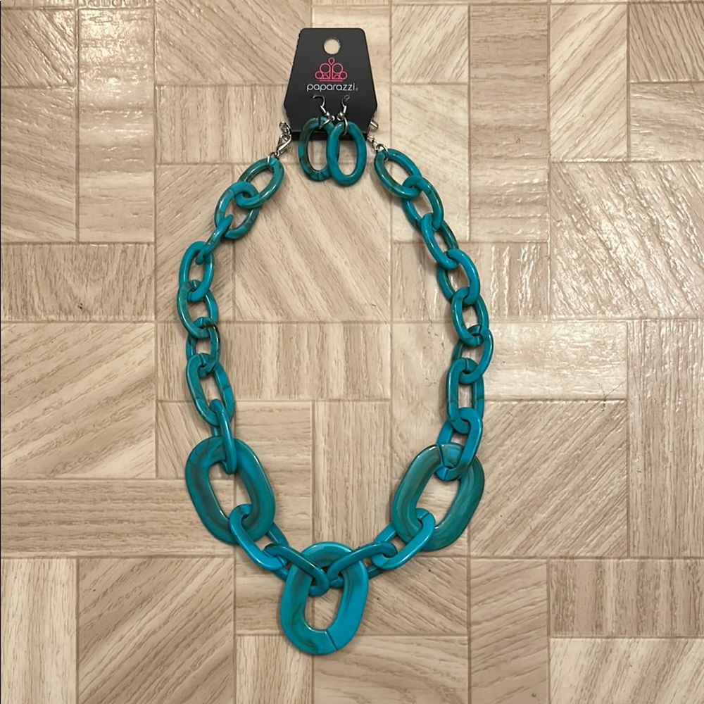 NWT Paparazzi Blue Lightweight Statement  Necklace Chunky Chain and Earrings